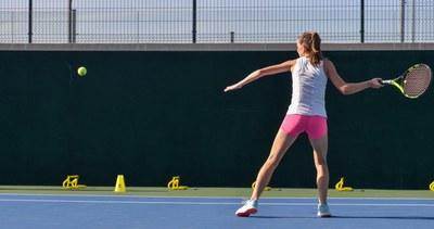 Entrenamiento tennis y preparación física en pista. Centro de alto Rendimirnto Top Tennis